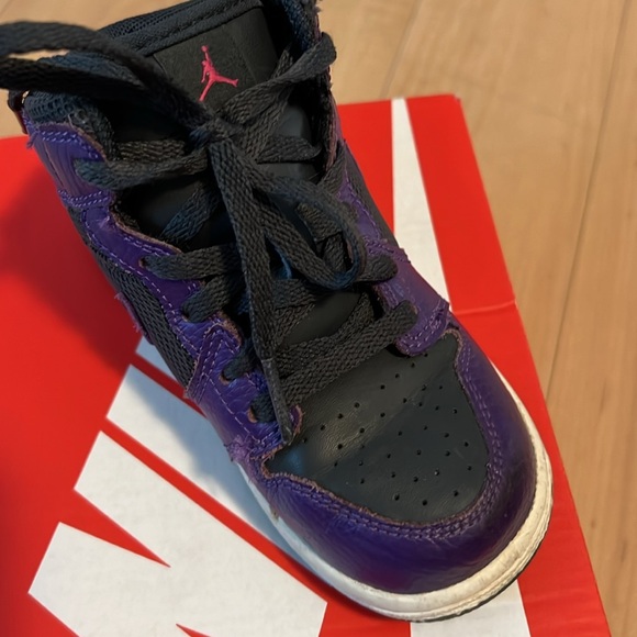 NIKE AIR JORDAN 1 RETRO size 8c - Picture 8 of 14